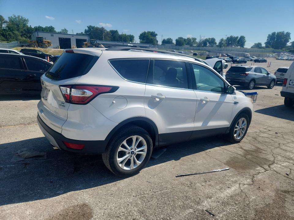Photo 3 from auction – 2018 FORD ESCAPE with VIN 1FMCU9GD2JUC98846