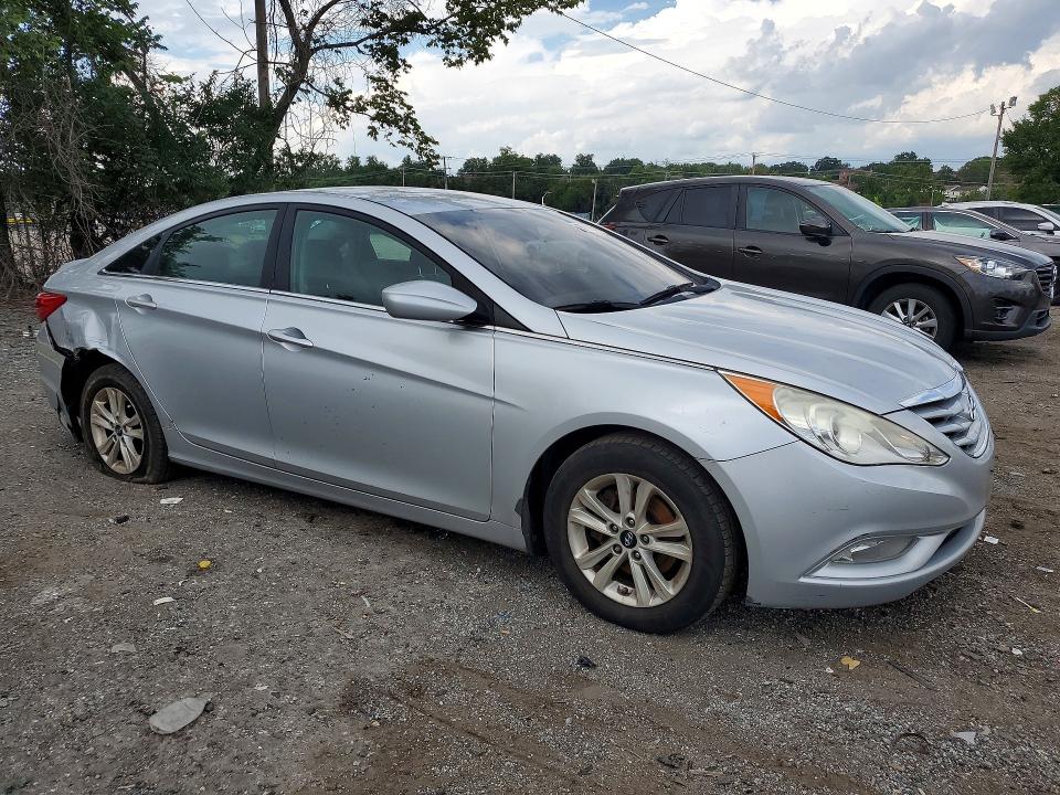 Photo 4 from auction – 2013 HYUNDAI SONATA with VIN 5NPEB4AC7DH690774