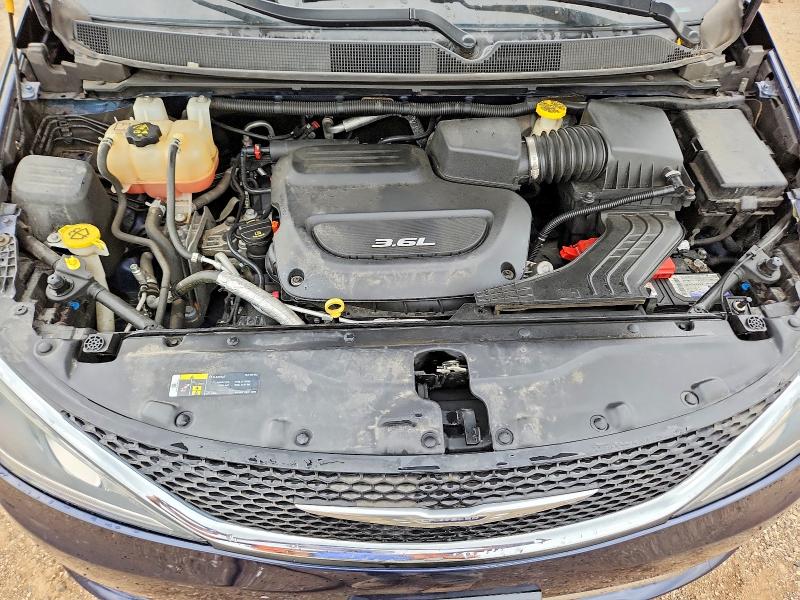 Photo 11 from auction – 2017 CHRYSLER PACIFICA with VIN 2C4RC1BGXHR831828