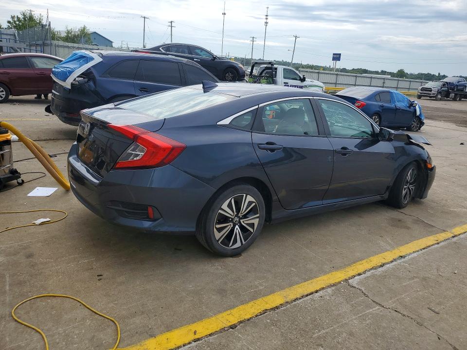 Photo 3 from auction – 2016 HONDA CIVIC with VIN 19XFC1F33GE008667