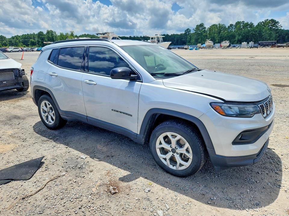 Photo 4 from auction – 2025 JEEP COMPASS with VIN 3C4NJDBN0ST503665