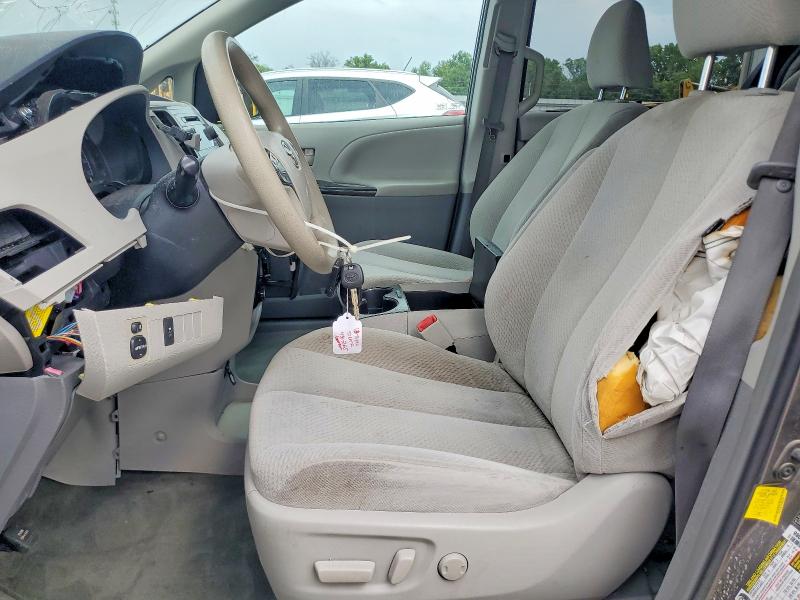 Photo 7 from auction – 2013 TOYOTA SIENNA with VIN 5TDKK3DC8DS303281