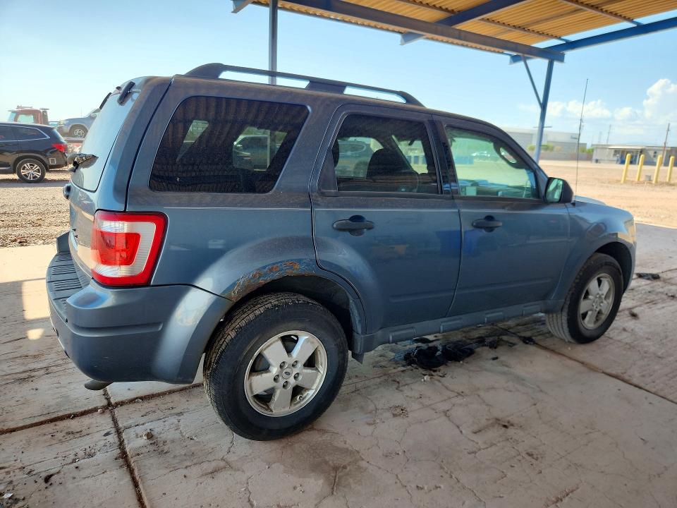 Photo 3 from auction – 2011 FORD ESCAPE with VIN 1FMCU0D72BKC40453