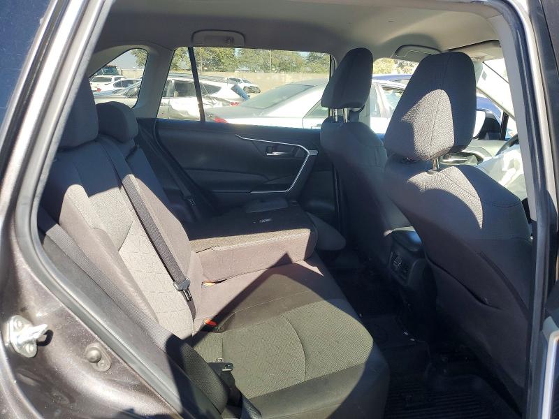 Photo 11 from auction – 2022 TOYOTA RAV4 with VIN 2T3W1RFV6NC182421