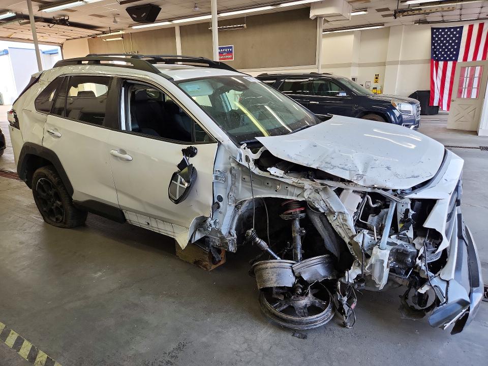 Photo 4 from auction – 2022 TOYOTA RAV4 with VIN 2T3S1RFV3NW260554