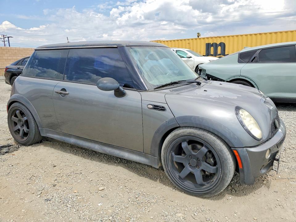 Photo 4 from auction – 2005 MINI COOPER with VIN WMWRE335X5TL12461