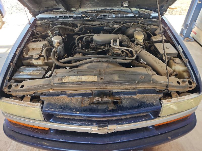 Photo 12 from auction – 2002 CHEVROLET BLAZER with VIN 1GNCS13W22K229811