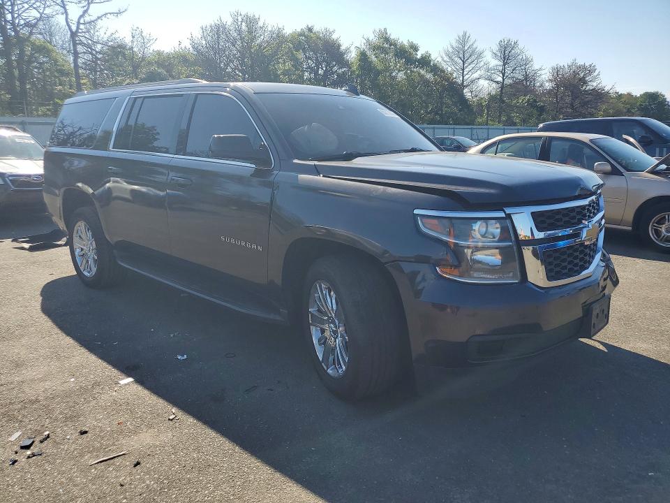 Photo 4 from auction – 2017 CHEVROLET SUBURBAN with VIN 1GNSCHKC0HR200638