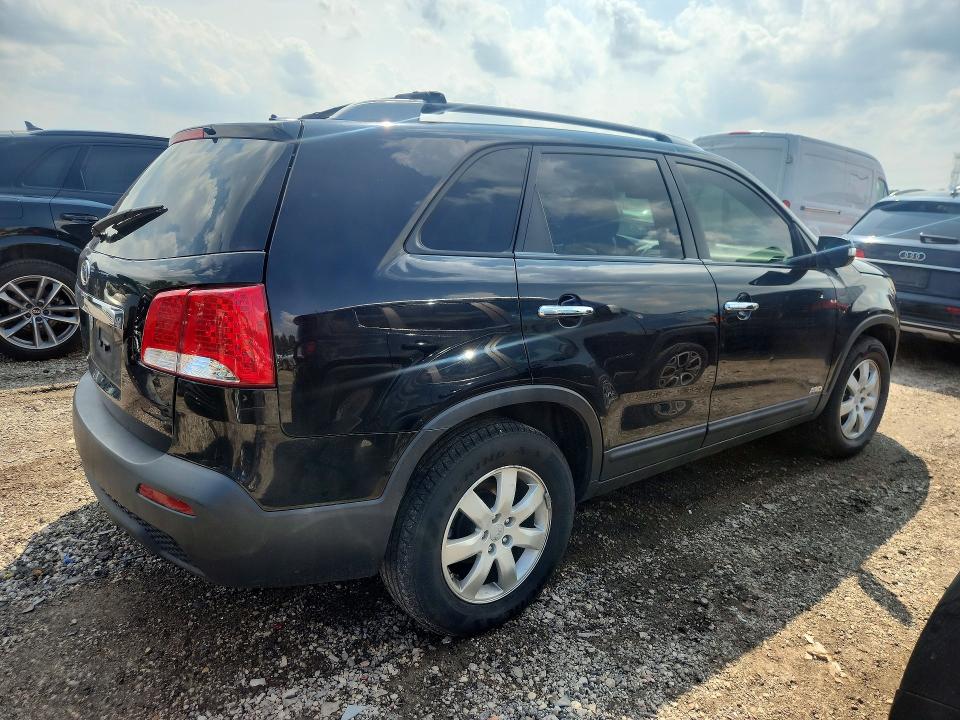 Photo 3 from auction – 2012 KIA SORENTO with VIN 5XYKTDA20CG217926