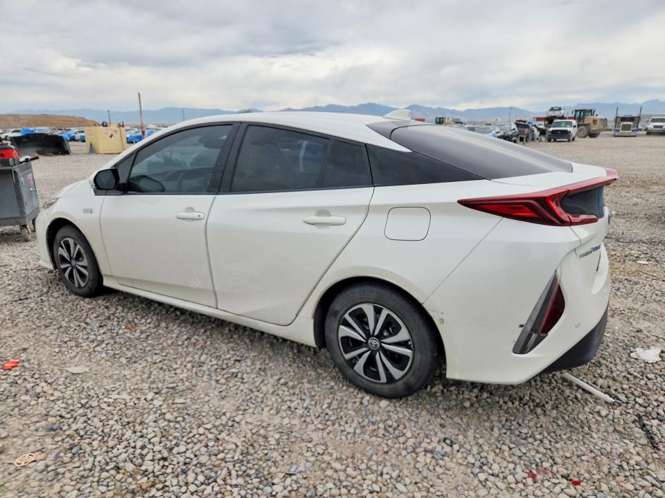 Photo 2 from auction – 2018 TOYOTA PRIUS PRIME with VIN JTDKARFP7J3090746
