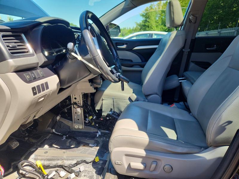 Photo 7 from auction – 2018 TOYOTA HIGHLANDER with VIN 5TDJZRFH8JS832311