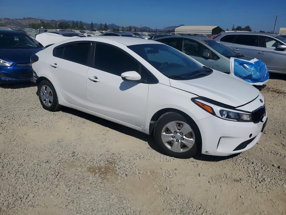Photo 4 from auction – 2018 KIA FORTE with VIN 3KPFK4A79JE240177