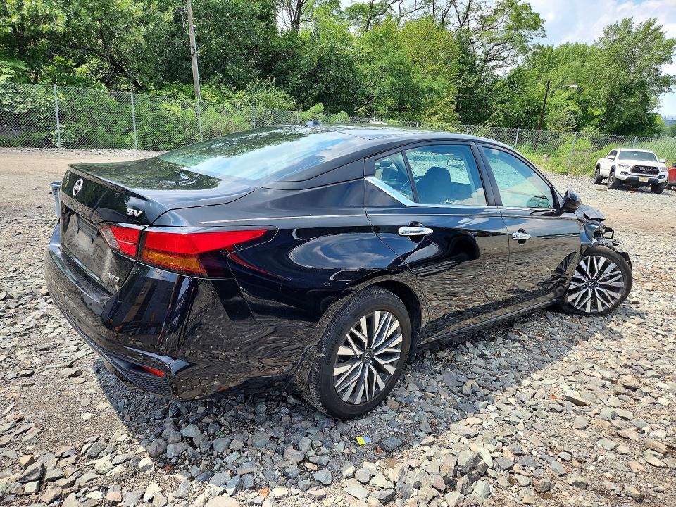Photo 3 from auction – 2024 NISSAN ALTIMA with VIN 1N4BL4DW8RN326463