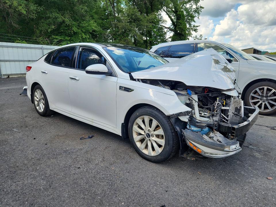 Photo 4 from auction – 2016 KIA OPTIMA with VIN 5XXGU4L39GG027268