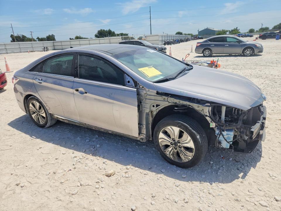Photo 4 from auction – 2013 HYUNDAI SONATA with VIN KMHEC4A42DA086073