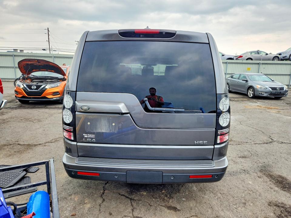 Photo 6 from auction – 2016 LAND ROVER LR4 with VIN SALAG2V61GA807262