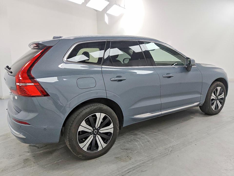 Photo 3 from auction – 2023 VOLVO XC60 with VIN YV4H60DE2P1330098