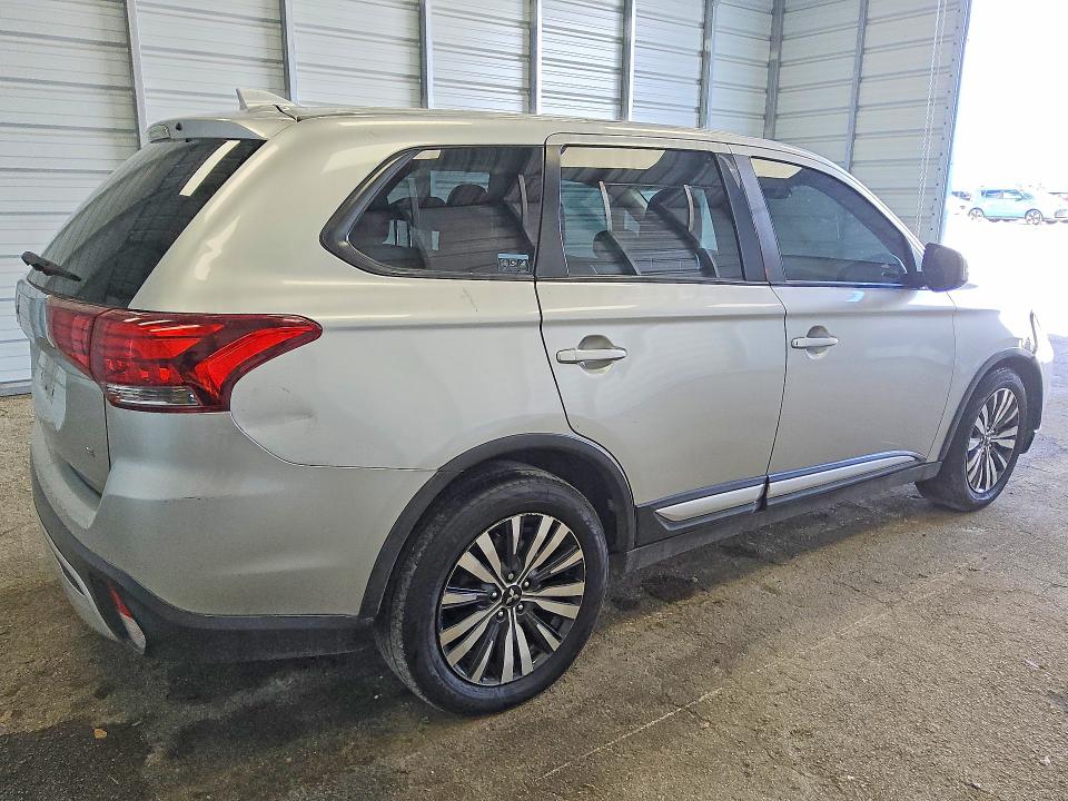 Photo 3 from auction – 2020 MITSUBISHI OUTLANDER with VIN JA4AD3A33LZ022829