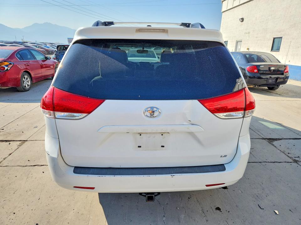 Photo 6 from auction – 2011 TOYOTA SIENNA with VIN 5TDKK3DC9BS146695