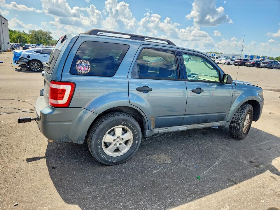Photo 3 from auction – 2011 FORD ESCAPE with VIN 1FMCU0DGXBKB82544