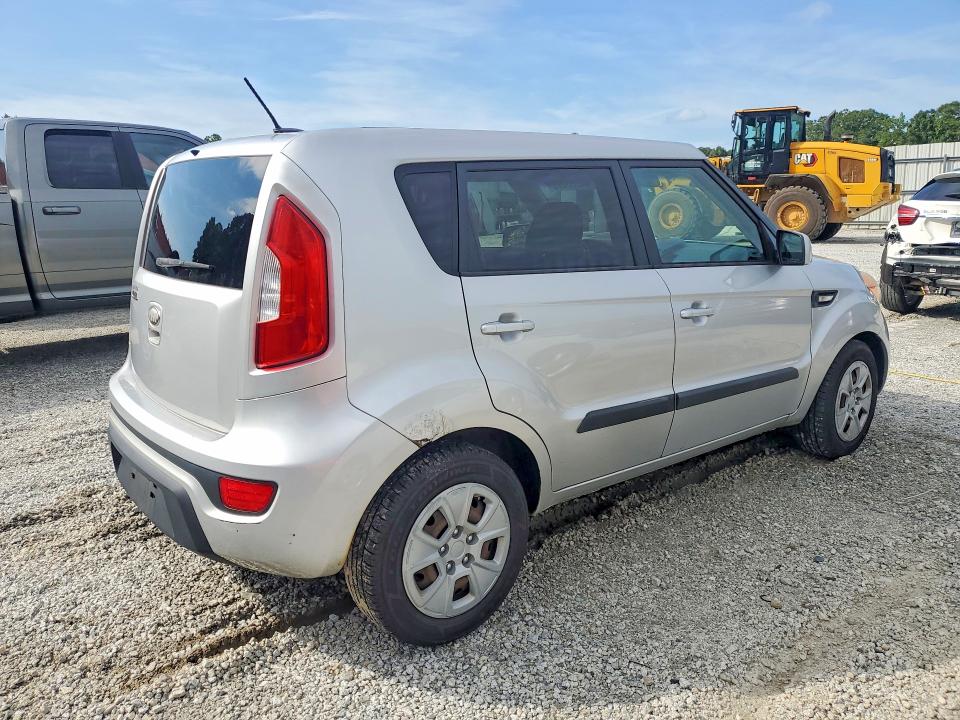 Photo 3 from auction – 2013 KIA SOUL with VIN KNDJT2A5XD7754778