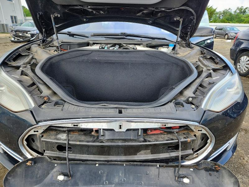 Photo 11 from auction – 2014 TESLA MODEL S with VIN 5YJSA1H27EFP66110