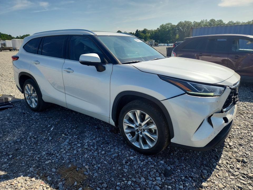 Photo 4 from auction – 2023 TOYOTA HIGHLANDER with VIN 5TDKDRAH8PS039805