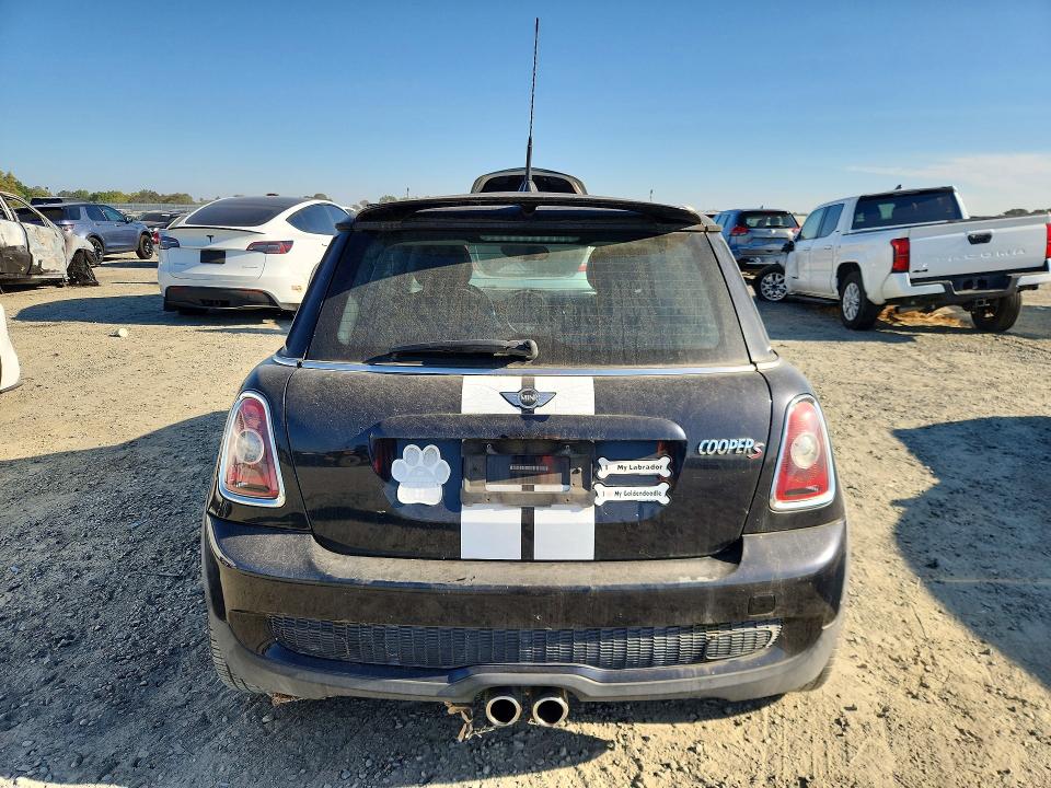Photo 6 from auction – 2008 MINI COOPER with VIN WMWMF73548TV37820