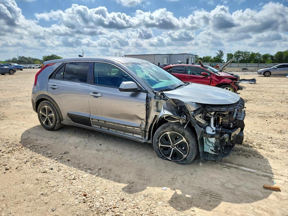 Photo 4 from auction – 2026 KIA NIRO with VIN KNDCP3LE1T5347426