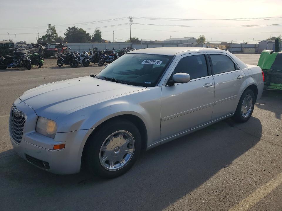 CHRYSLER 300 2005 with VIN 2C3JA53G75H642097 - Photo from auction
