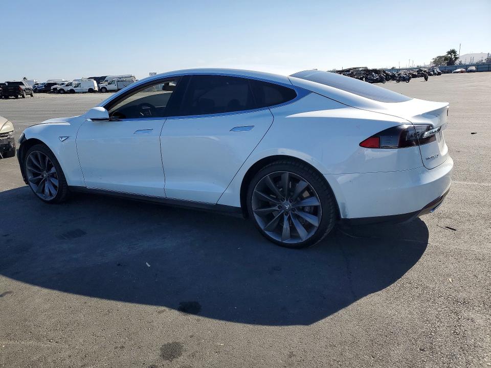 صورة رقم 2 من المزاد - 2014 TESLA MODEL S مع VIN 5YJSA1H17EFP28237