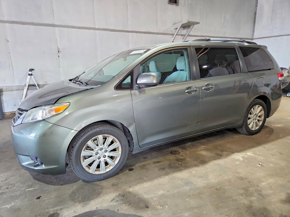 TOYOTA SIENNA 2011 with VIN 5TDJK3DCXBS007199 - Photo from auction
