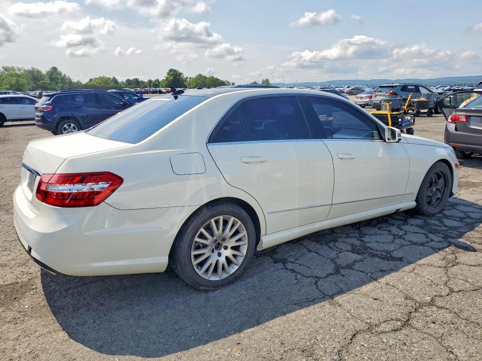 Photo 3 from auction – 2011 MERCEDES-BENZ E with VIN WDDHF8HB8BA292084