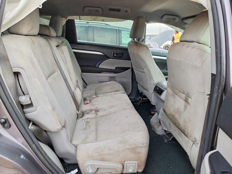 Photo 10 from auction – 2015 TOYOTA HIGHLANDER with VIN 5TDBKRFH6FS193572