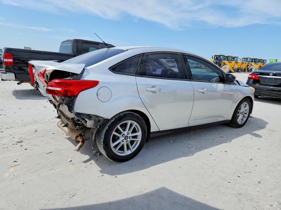 Photo 3 from auction – 2015 FORD FOCUS with VIN 1FADP3F2XFL257199