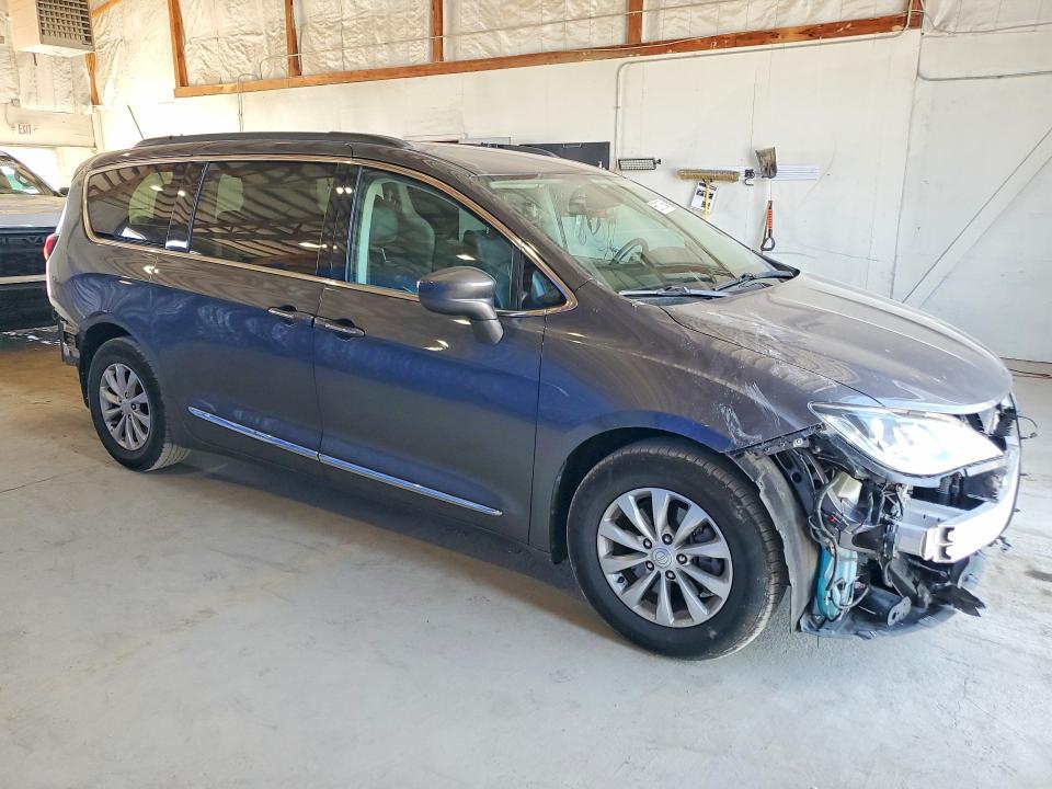 Photo 4 from auction – 2017 CHRYSLER PACIFICA with VIN 2C4RC1BG3HR569876