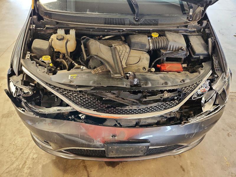 Photo 12 from auction – 2018 CHRYSLER PACIFICA with VIN 2C4RC1EG4JR121468