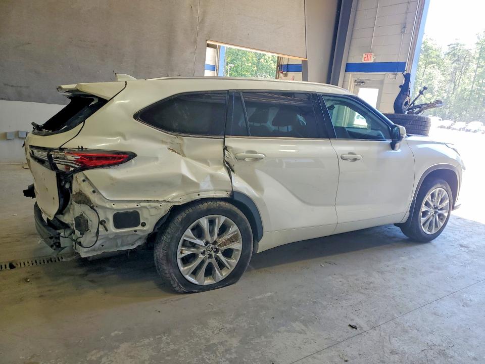 Photo 3 from auction – 2021 TOYOTA HIGHLANDER with VIN 5TDDZRBH8MS064479