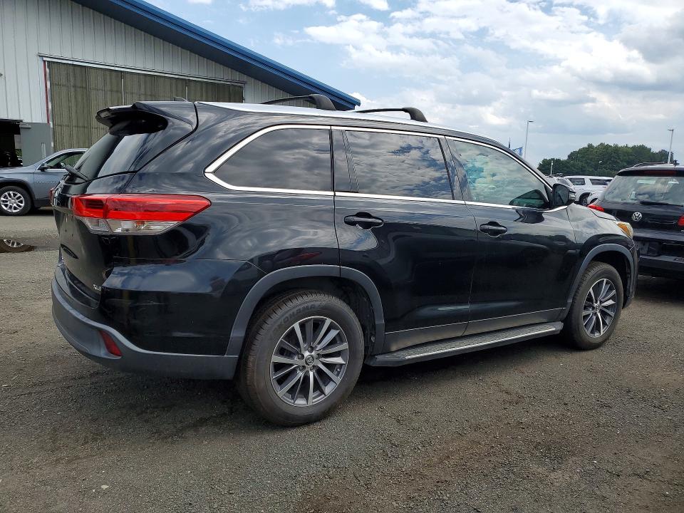 Photo 3 from auction – 2019 TOYOTA HIGHLANDER with VIN 5TDKZRFH1KS554471