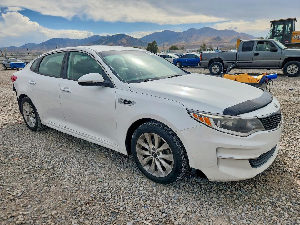 Photo 4 from auction – 2016 KIA OPTIMA with VIN 5XXGT4L36GG044967