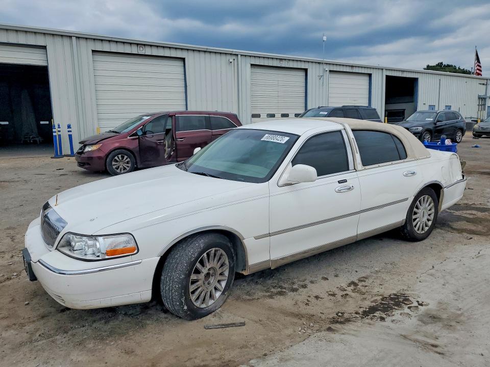 2004 LINCOLN TOWN CAR - Търг №66988426