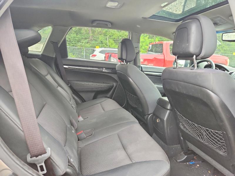 Photo 11 from auction – 2011 KIA SORENTO with VIN 5XYKTDA18BG043481