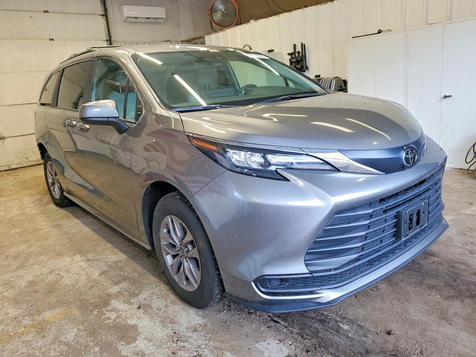 Снимка 4 от търг – 2026 TOYOTA SIENNA с VIN 5TDKSKFC6TS240493