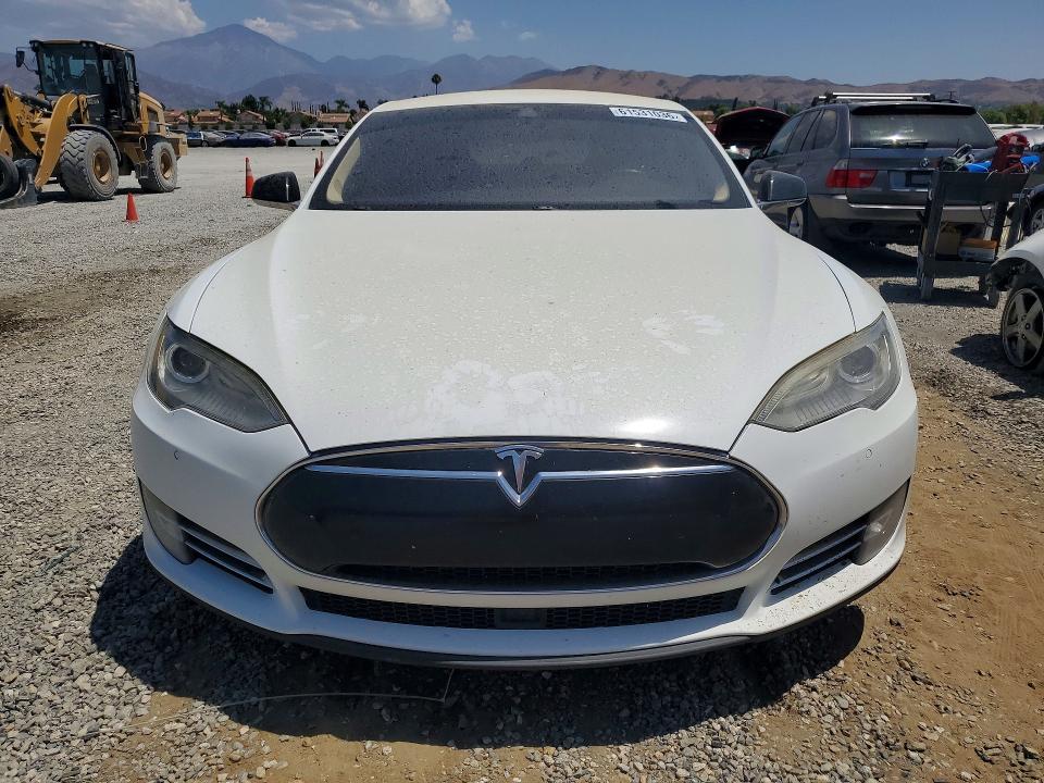 Photo 5 from auction – 2014 TESLA MODEL S with VIN 5YJSA1S19EFP57408
