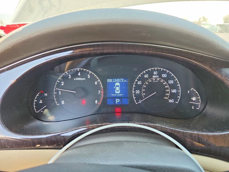 Photo 9 from auction – 2011 HYUNDAI GENESIS with VIN KMHGC4DE5BU128518