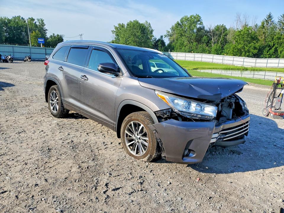 Photo 4 from auction – 2018 TOYOTA HIGHLANDER with VIN 5TDJZRFH8JS906259