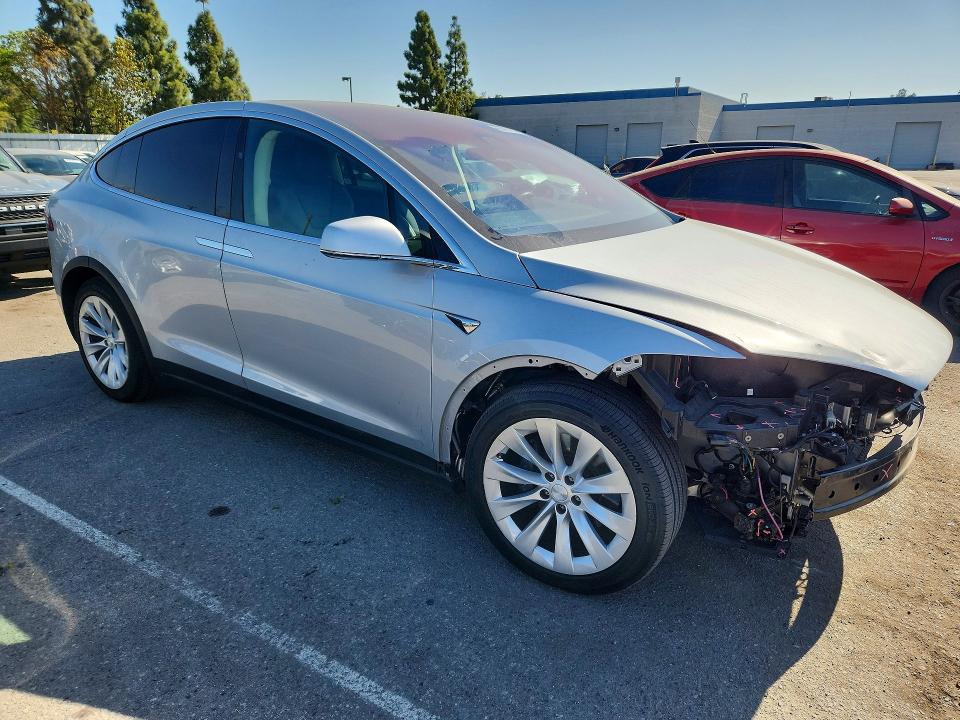 Photo 4 from auction – 2017 TESLA MODEL X with VIN 5YJXCBE23HF058046