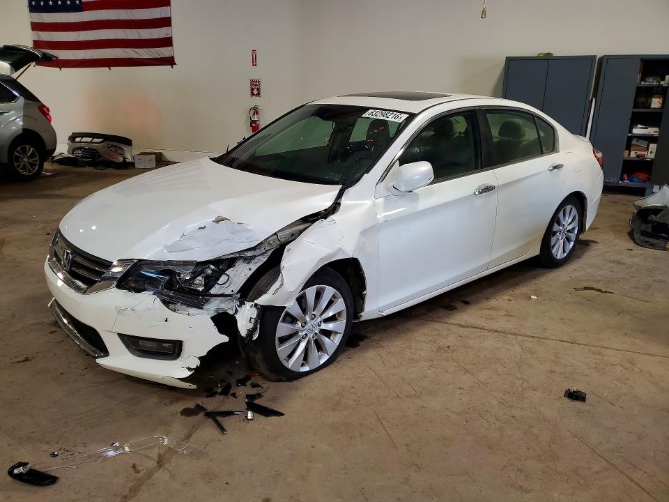 HONDA ACCORD 2015 с VIN 1HGCR2F86FA156575 - Снимка от търг