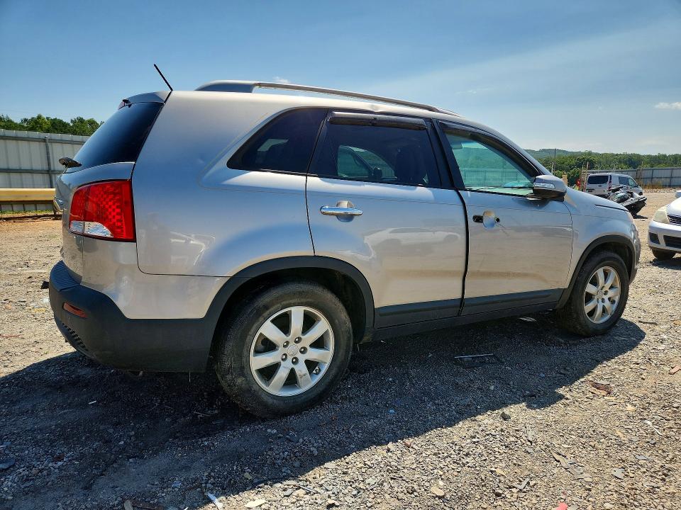 Photo 3 from auction – 2013 KIA SORENTO with VIN 5XYKT4A2XDG418928