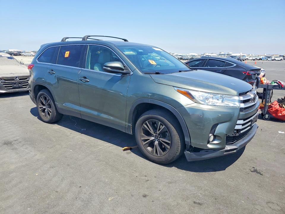 Photo 4 from auction – 2019 TOYOTA HIGHLANDER with VIN 5TDZZRFH7KS300259